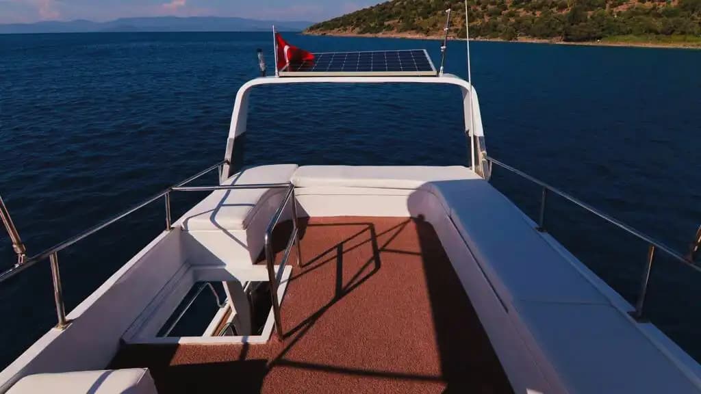 Bodrum'un Büyüleyici Koylarında ile Günübirlik veya Saatlik Lüks Deneyim Sunan Kiralık Tekne 11