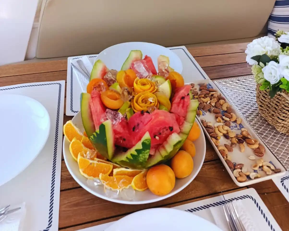 Bodrum'un Büyüleyici Koylarında ile Günübirlik veya Saatlik Lüks Deneyim Sunan Kiralık Tekne 16