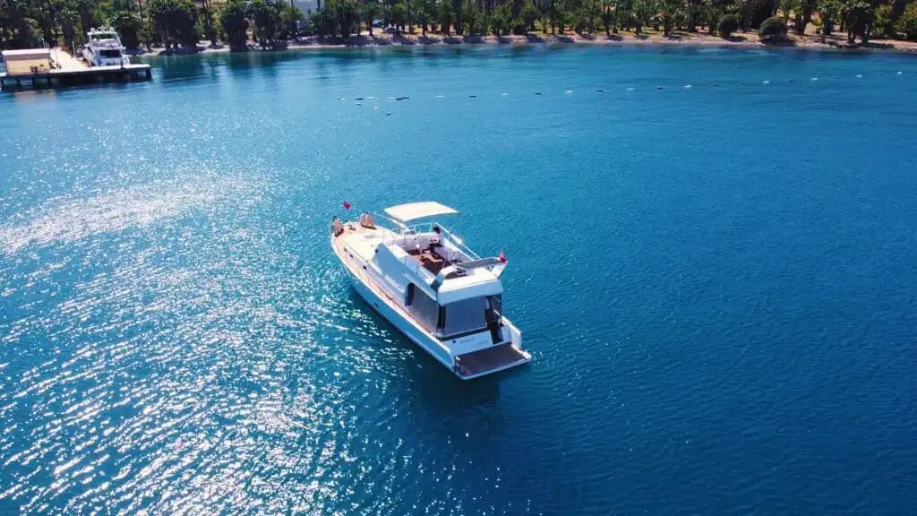 Bodrum'un Büyüleyici Koylarında ile Günübirlik veya Saatlik Lüks Deneyim Sunan Kiralık Tekne 6