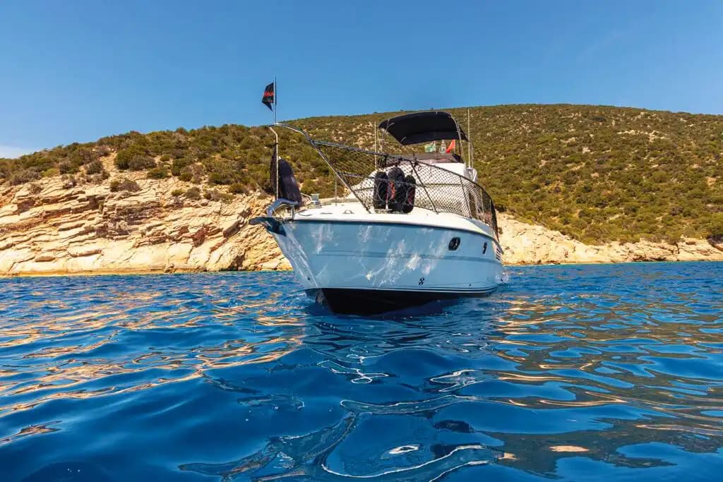 Bodrum’da 14 Metrelik Motoryat ile Günübirlik veya Saatlik Lüks Turlar 3