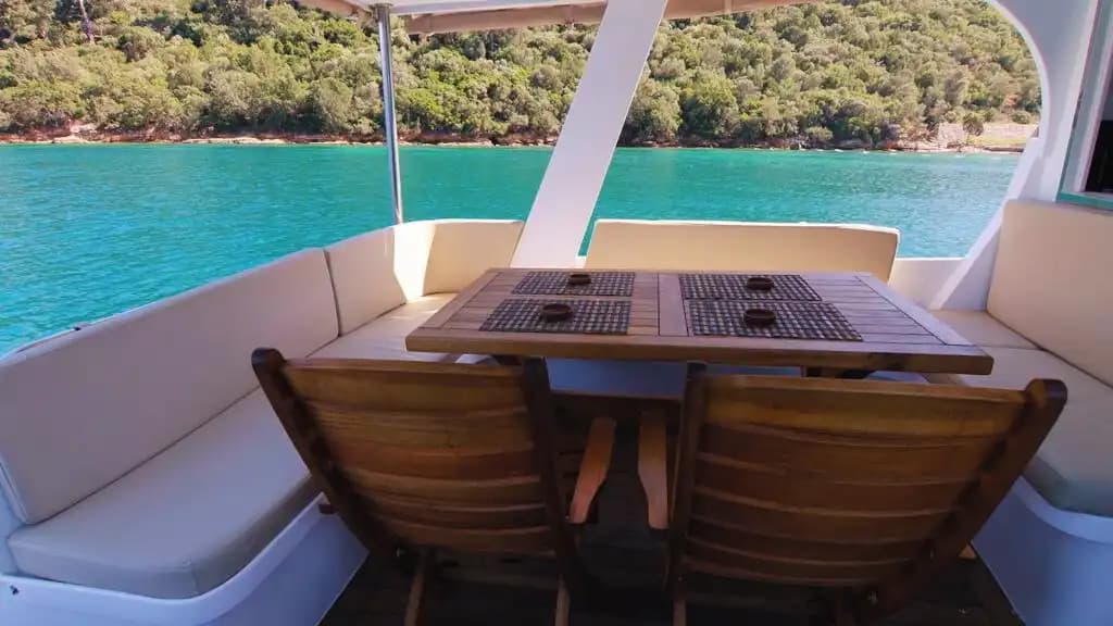Bodrum'un Büyüleyici Koylarında ile Günübirlik veya Saatlik Lüks Deneyim Sunan Kiralık Tekne 13
