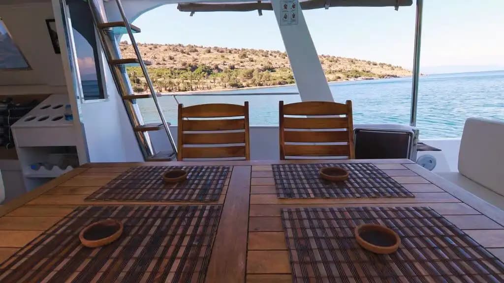 Bodrum'un Büyüleyici Koylarında ile Günübirlik veya Saatlik Lüks Deneyim Sunan Kiralık Tekne 14