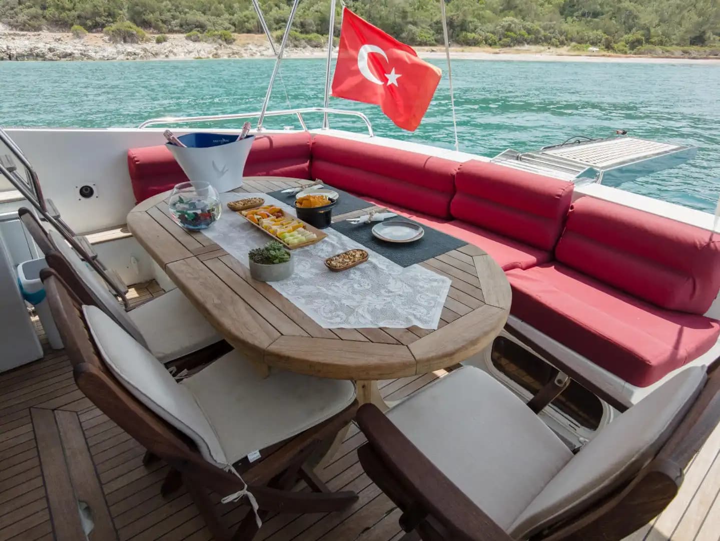 Bodrum Koylarında Hız ve Konforun Buluştuğu, Fairline 55 Lüks Motoryat 4