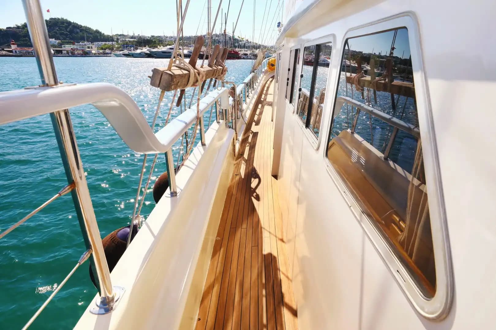 Bodrum'da 11 Kabinli, 22 Kişi Kapasiteli 33 Metrelik Lüks Gulet 5