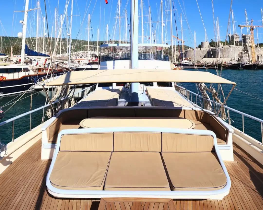 Bodrum'da 11 Kabinli, 22 Kişi Kapasiteli 33 Metrelik Lüks Gulet 8