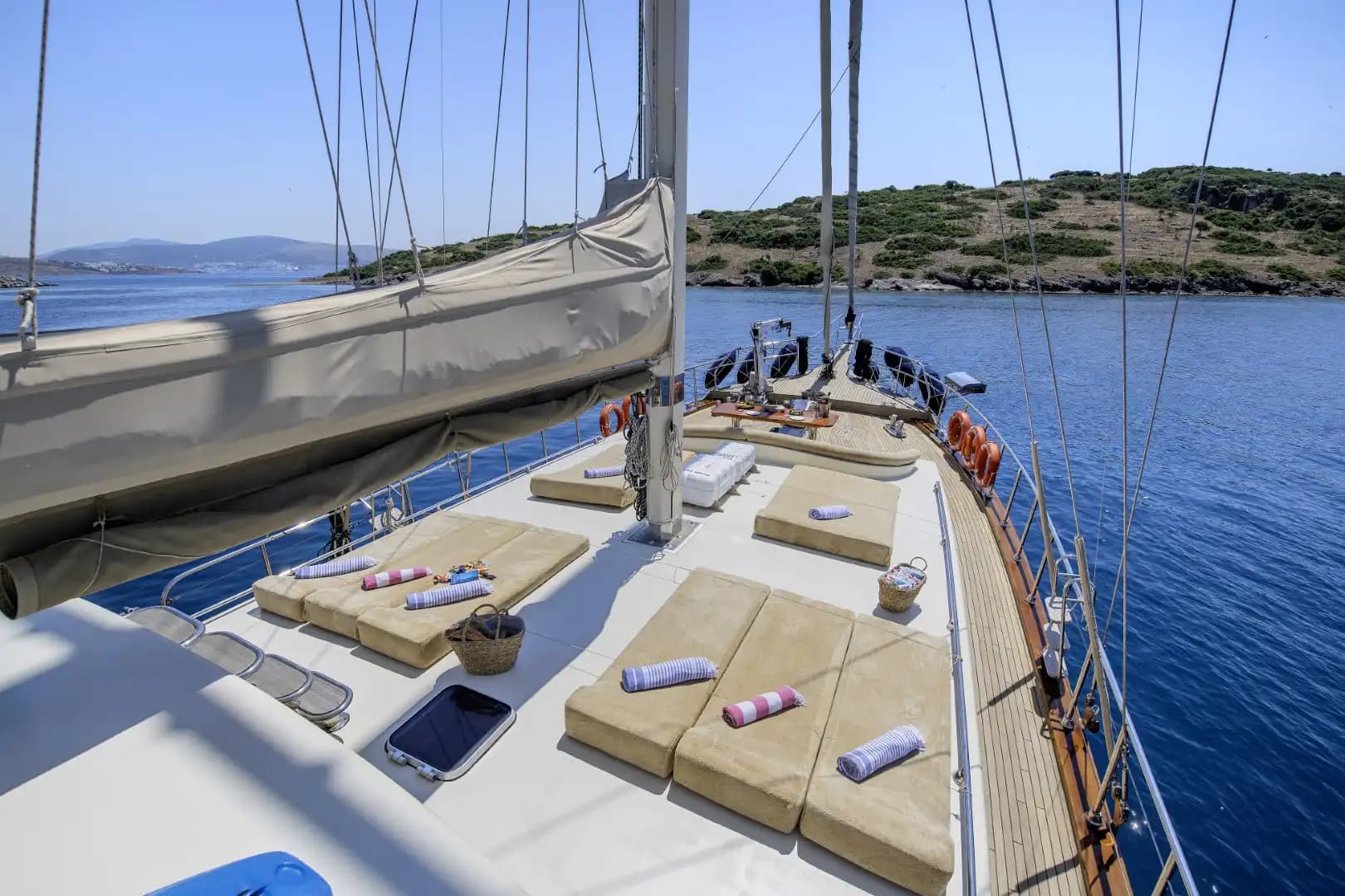 Bodrum’un Enfes Koylarında Lüks ve Konforlu 12 Kişi Kapasiteli Gulet 15