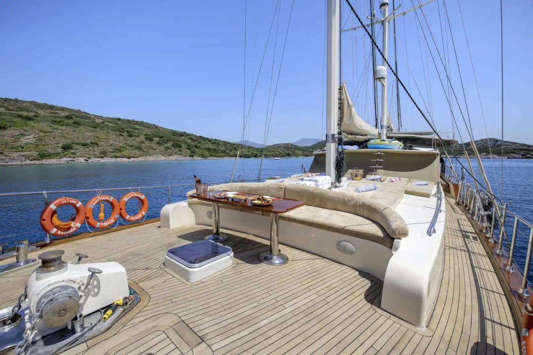 Bodrum’un Enfes Koylarında Lüks ve Konforlu 12 Kişi Kapasiteli Gulet
