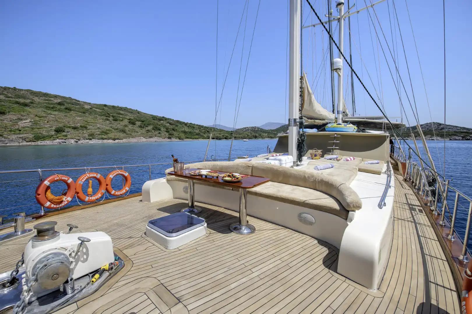 Bodrum’un Enfes Koylarında Lüks ve Konforlu 12 Kişi Kapasiteli Gulet 5