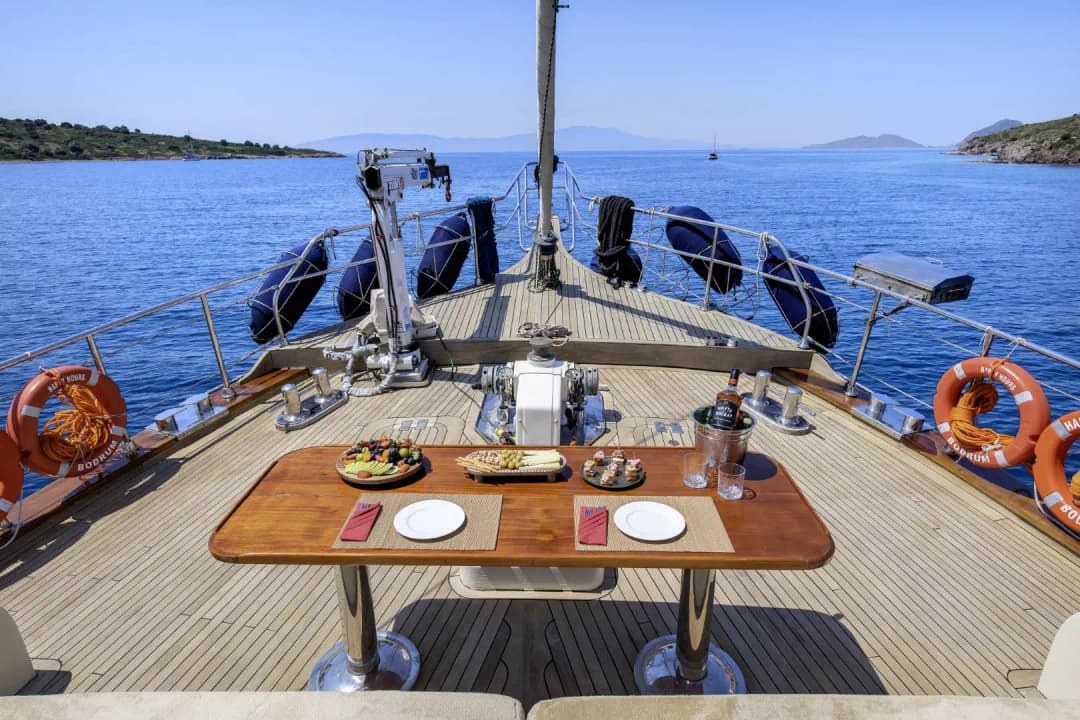 Bodrum’un Enfes Koylarında Lüks ve Konforlu 12 Kişi Kapasiteli Gulet