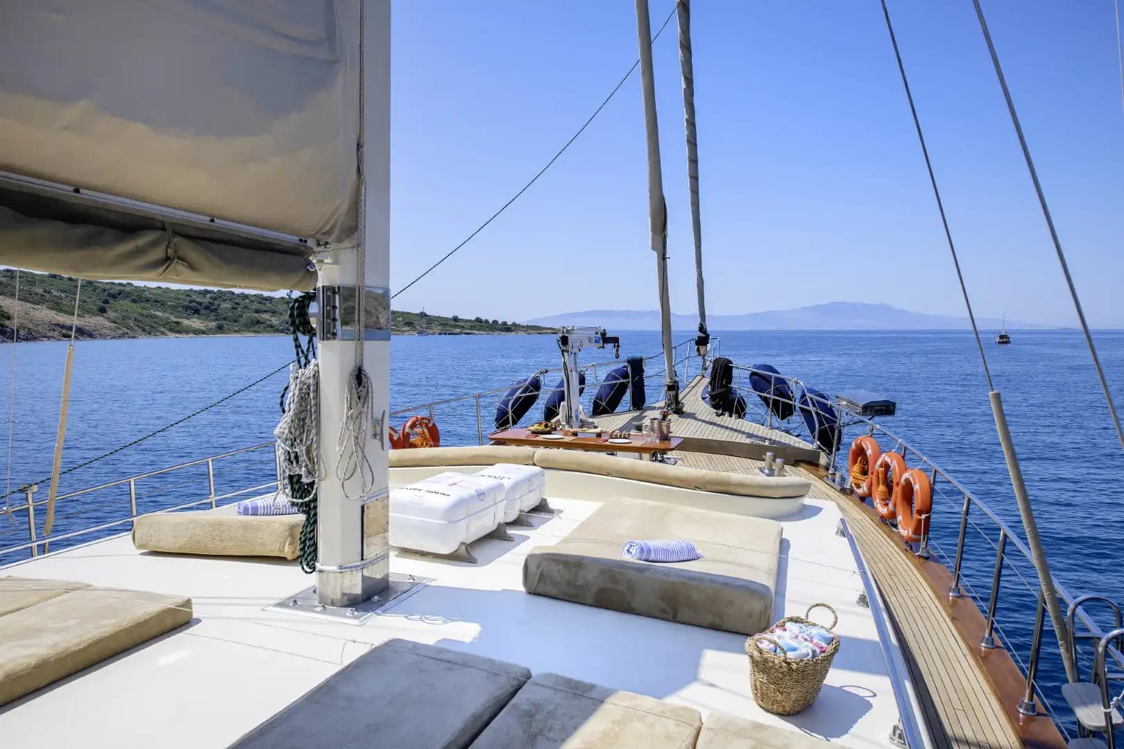 Bodrum’un Enfes Koylarında Lüks ve Konforlu 12 Kişi Kapasiteli Gulet 13