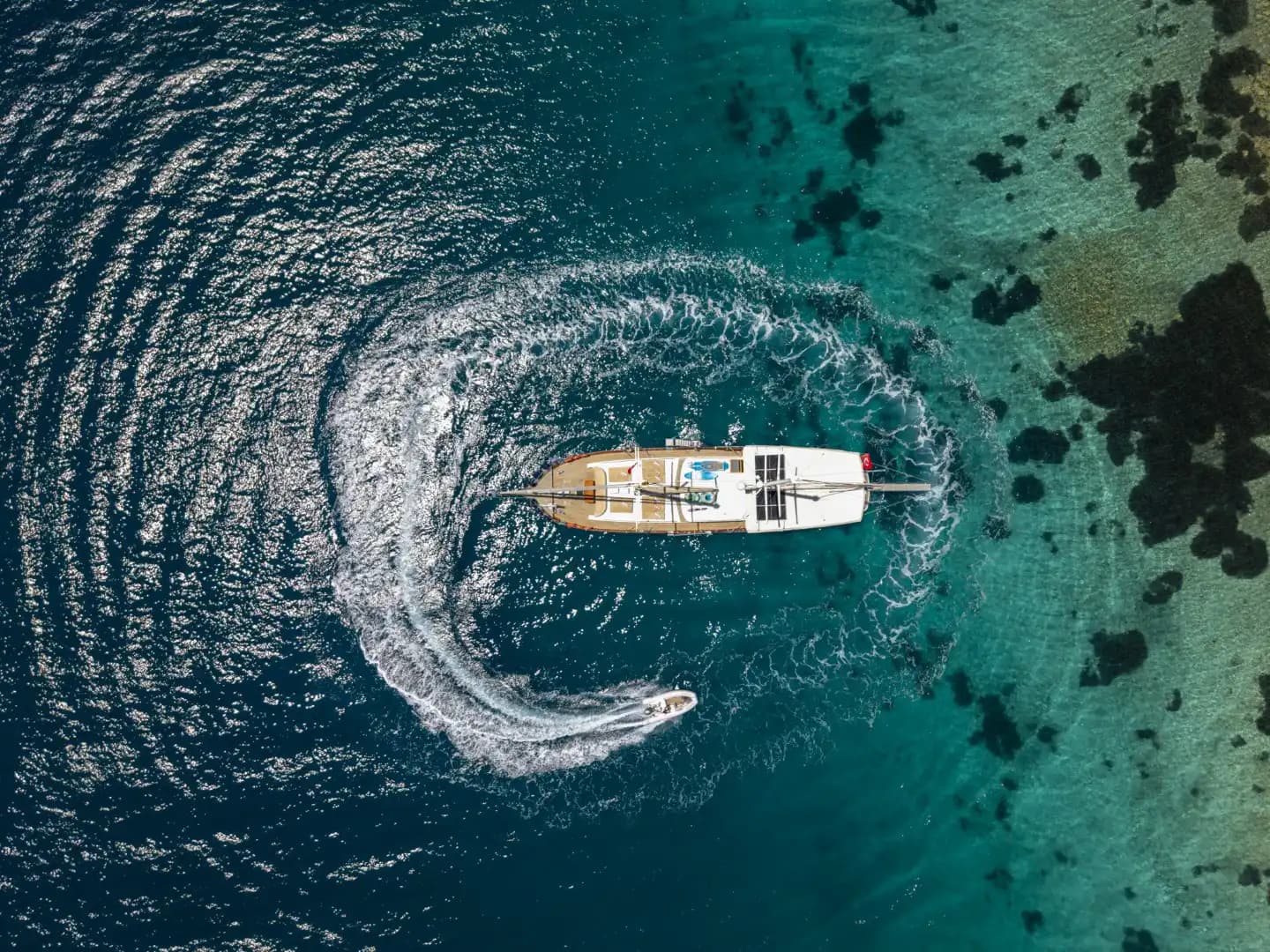 Bodrum’un Enfes Koylarında Lüks ve Konforlu 12 Kişi Kapasiteli Gulet 12