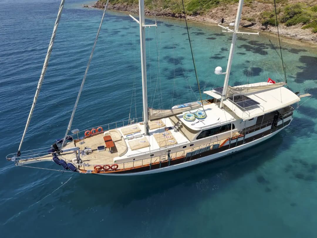 Bodrum’un Enfes Koylarında Lüks ve Konforlu 12 Kişi Kapasiteli Gulet