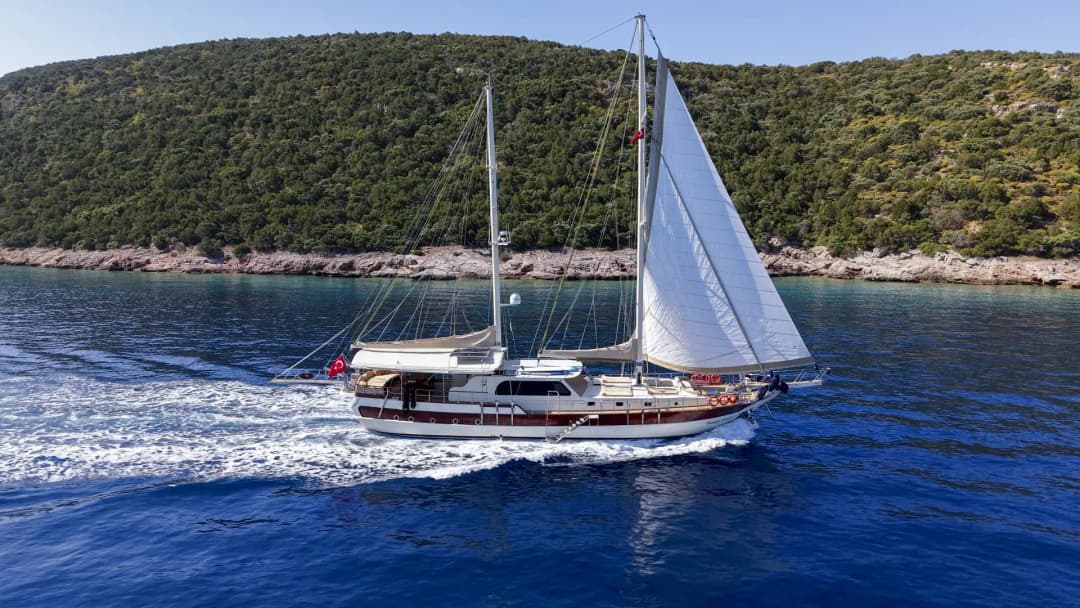 Bodrum’un Enfes Koylarında Lüks ve Konforlu 12 Kişi Kapasiteli Gulet