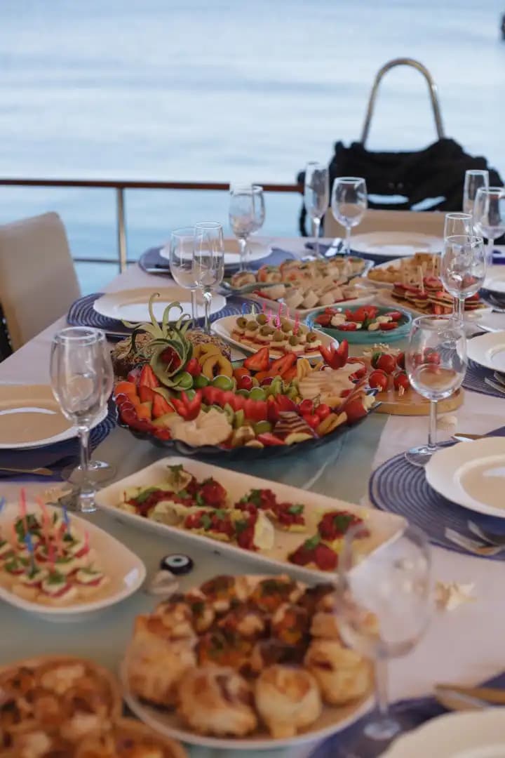 Bodrum’un Enfes Koylarında Lüks ve Konforlu 12 Kişi Kapasiteli Gulet 23