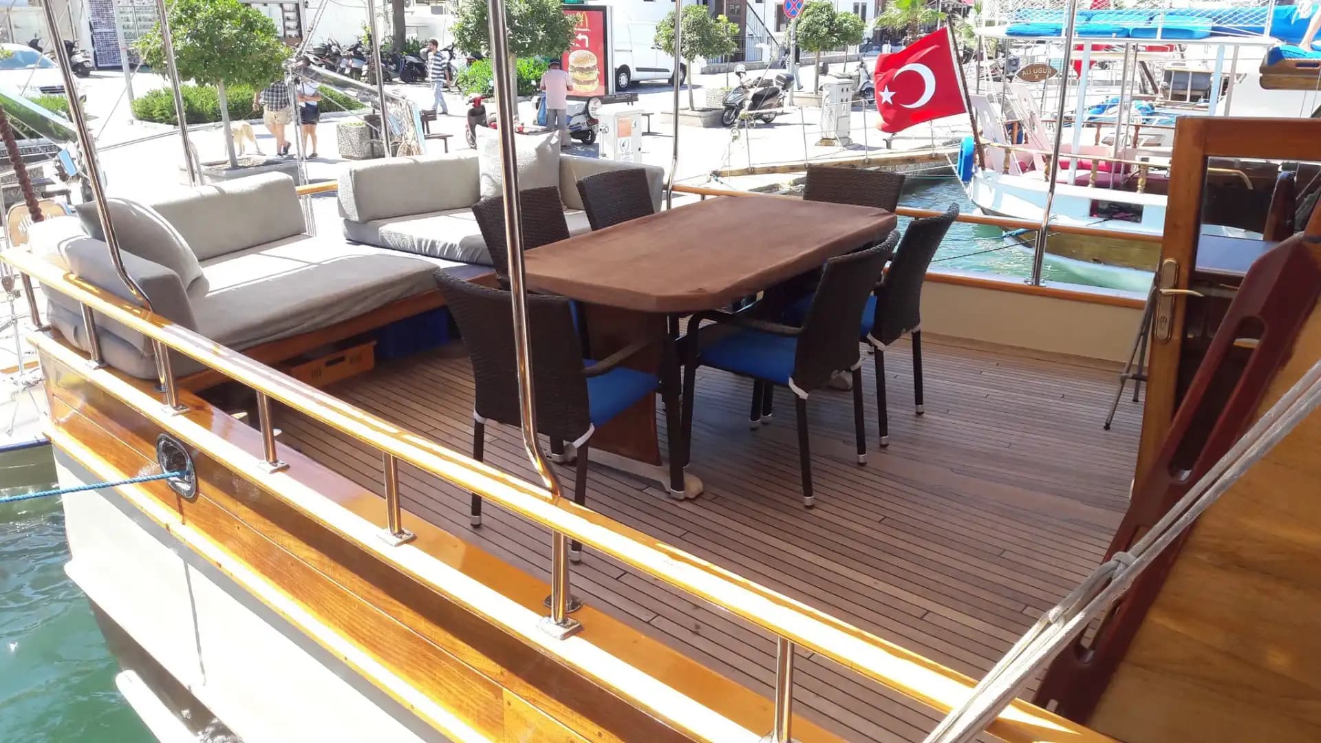 Gökova Körfezi'nin Saklı Koylarında, 4 Kabinli, 8 Kişilik Huzurlu Gulet 7