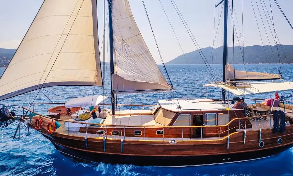 Bodrum’un Büyüleyici Koylarında 4 Kabinli Lüks Gulet ile Unutulmaz Bir Mavi Yolculuk