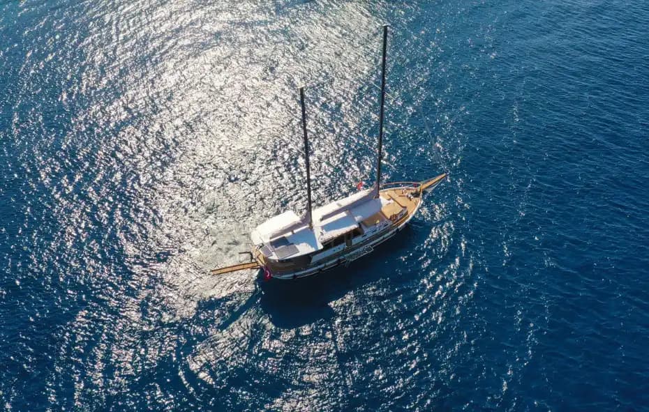 Bodrum'da 8 Kişilik Arkadaş Grupları yada Kalabalık Aileler İçin Uygun Gulet 6