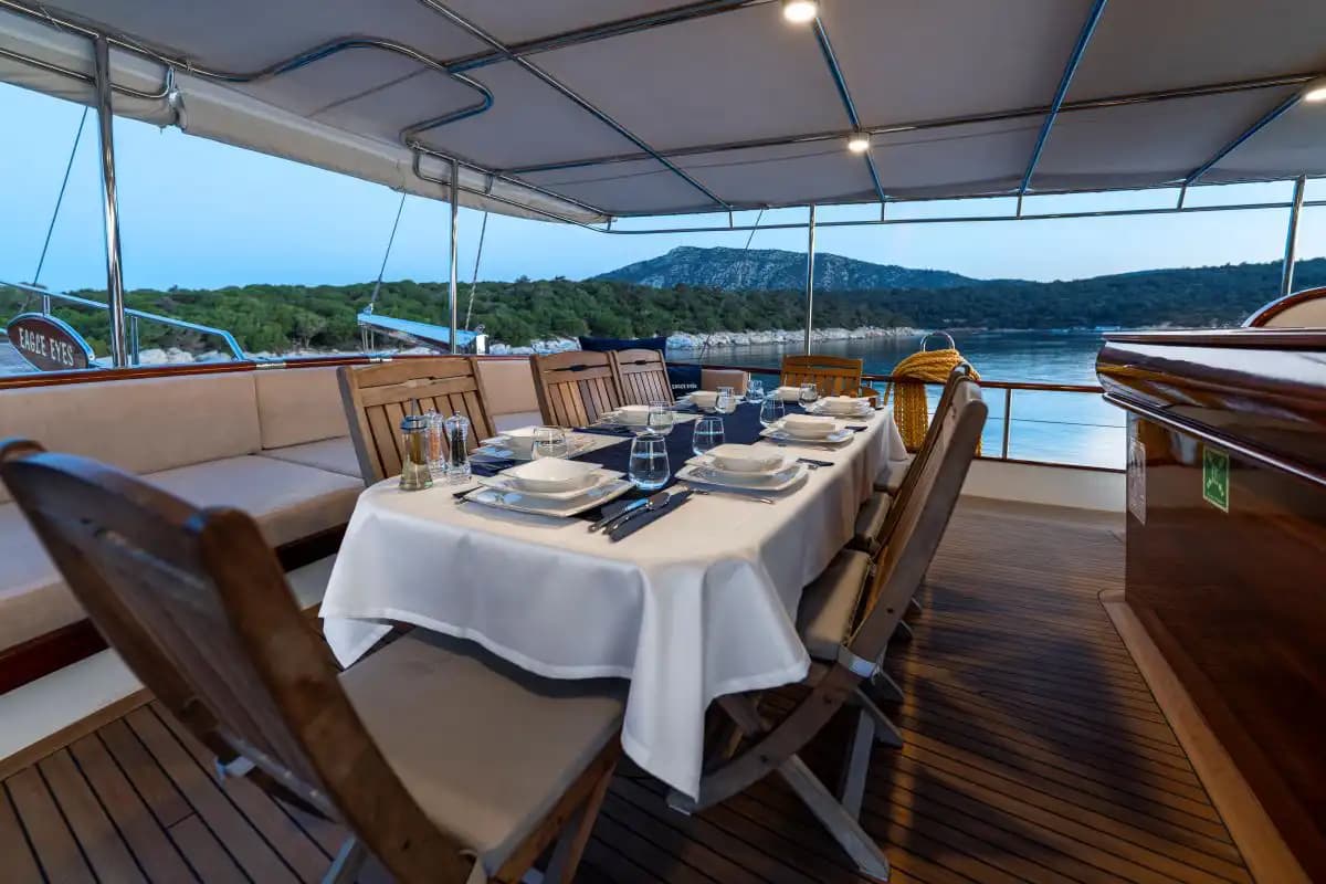 Bodrum’da 20 Metrelik Gulet ile 8 Kişilik Huzurlu Deniz Turu 3