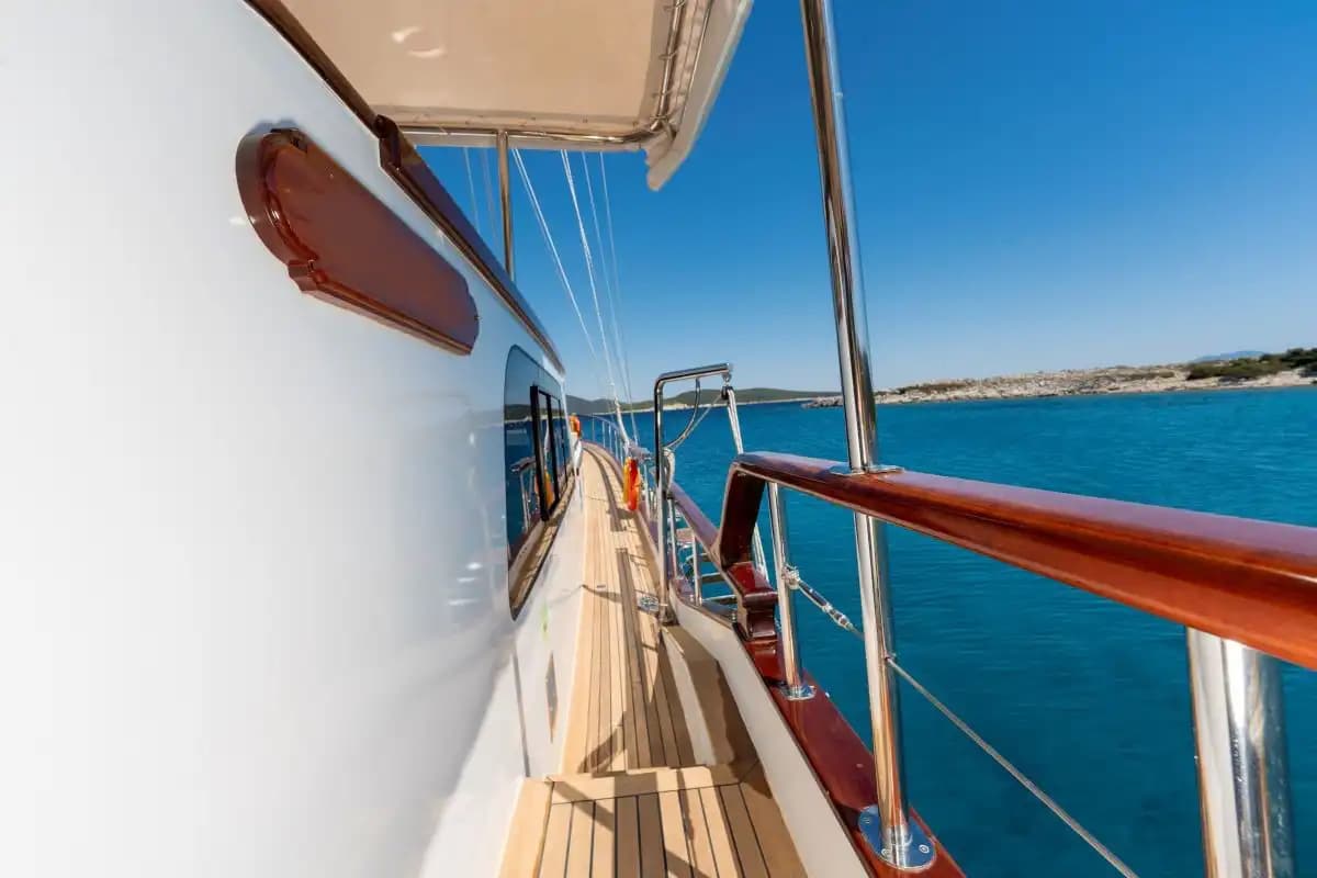 Bodrum’da 20 Metrelik Gulet ile 8 Kişilik Huzurlu Deniz Turu 19