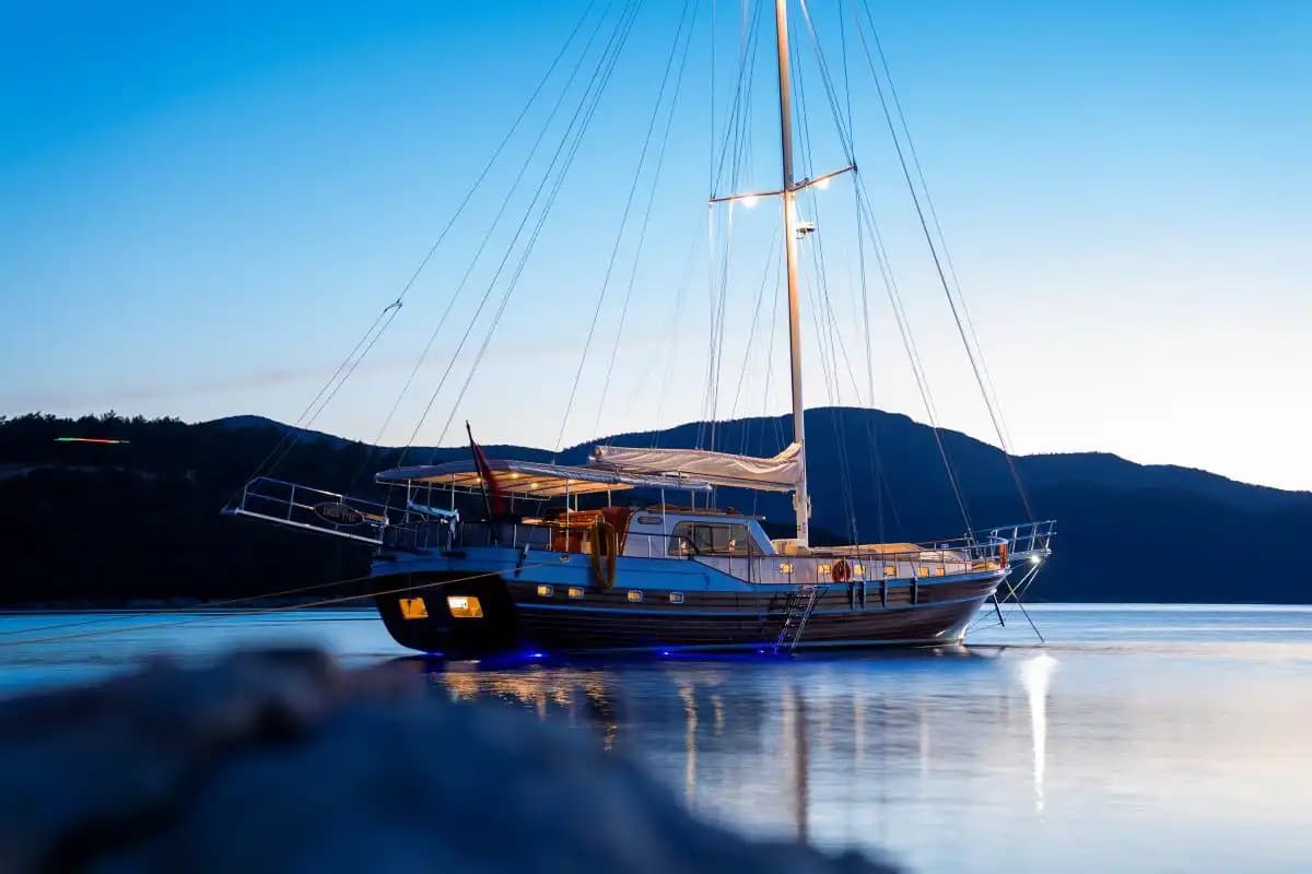 Bodrum’da 20 Metrelik Gulet ile 8 Kişilik Huzurlu Deniz Turu 10
