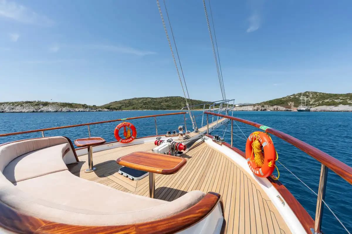 Bodrum’da 20 Metrelik Gulet ile 8 Kişilik Huzurlu Deniz Turu 24
