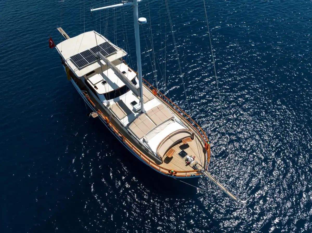Bodrum’da 20 Metrelik Gulet ile 8 Kişilik Huzurlu Deniz Turu - Yatta Bekarlığa Veda