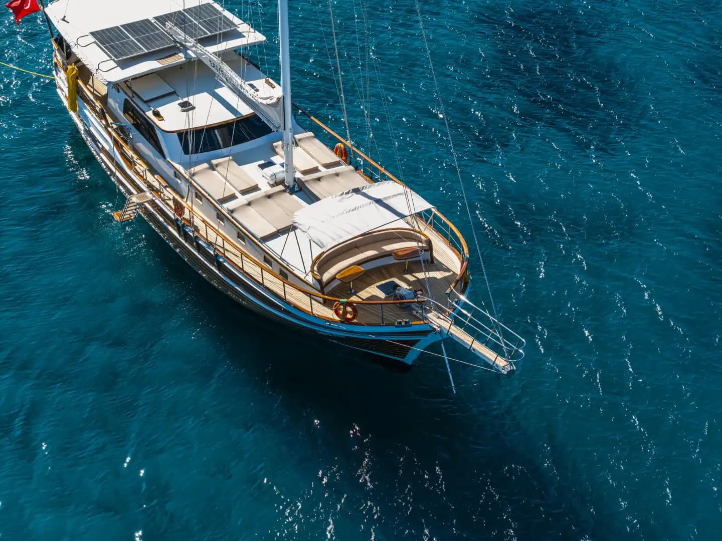 Bodrum’da 20 Metrelik Gulet ile 8 Kişilik Huzurlu Deniz Turu 2