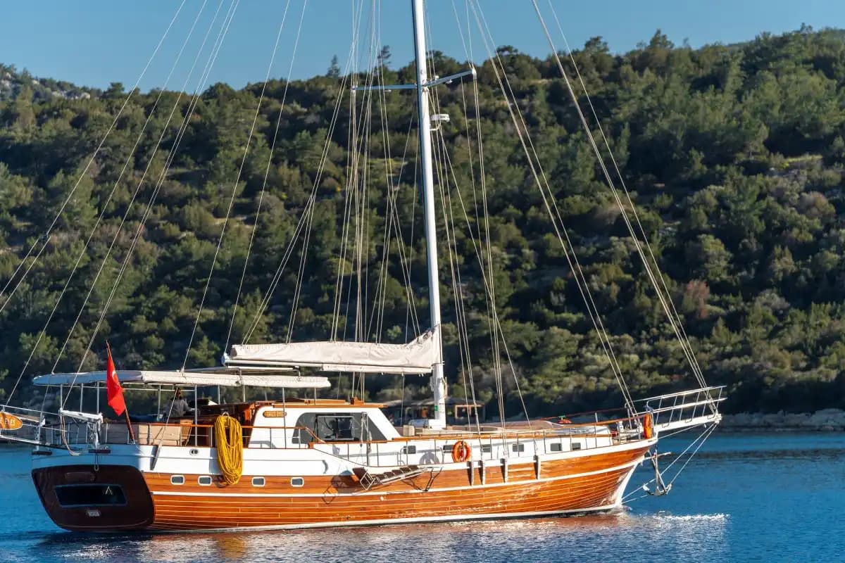 Bodrum’da 20 Metrelik Gulet ile 8 Kişilik Huzurlu Deniz Turu 12