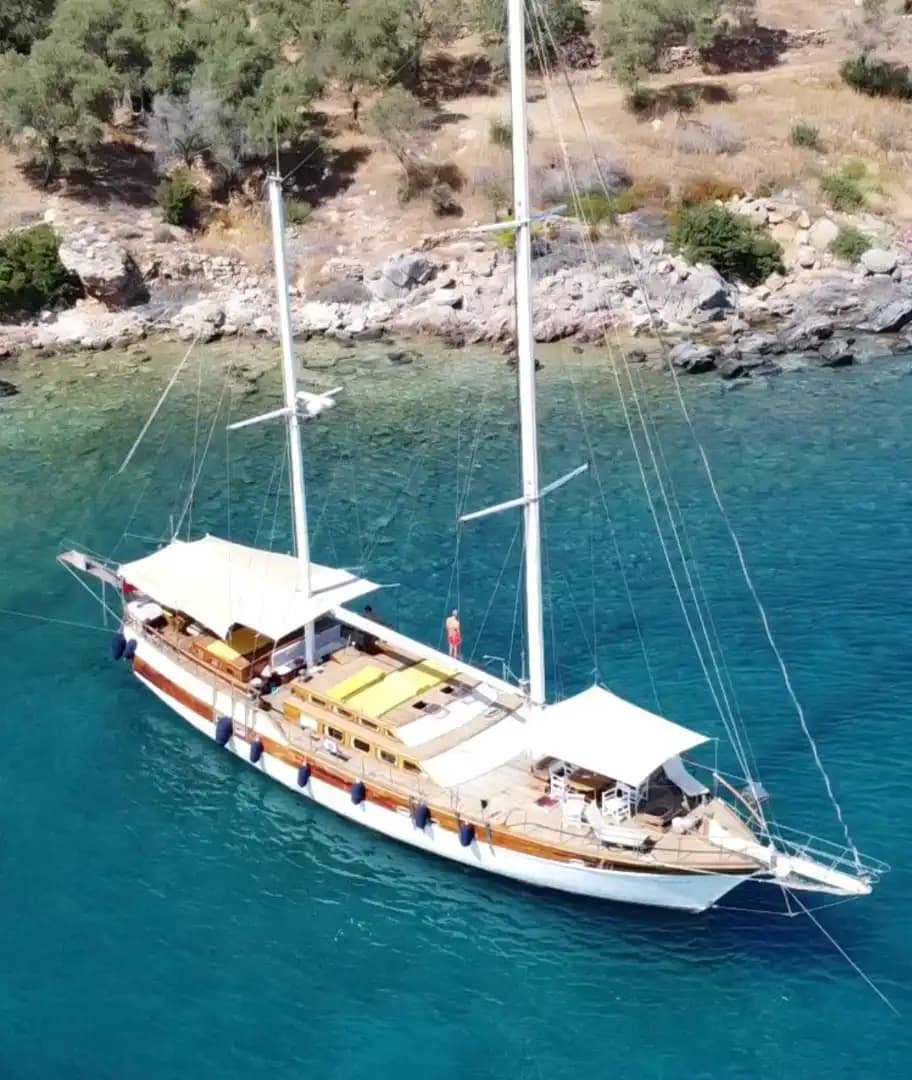 Bodrum'un Büyüleyici Koylarında, 24 Metre, 3 Kabinli Konforlu Gulet 2