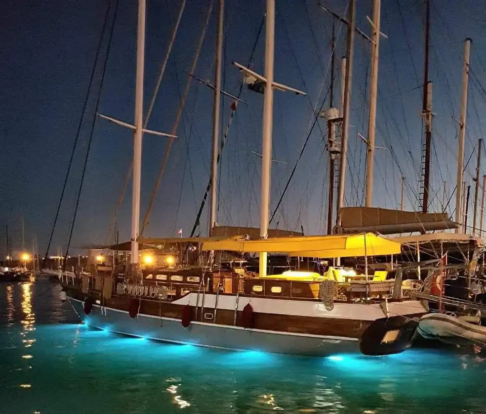 Bodrum'un Büyüleyici Koylarında, 24 Metre, 3 Kabinli Konforlu Gulet