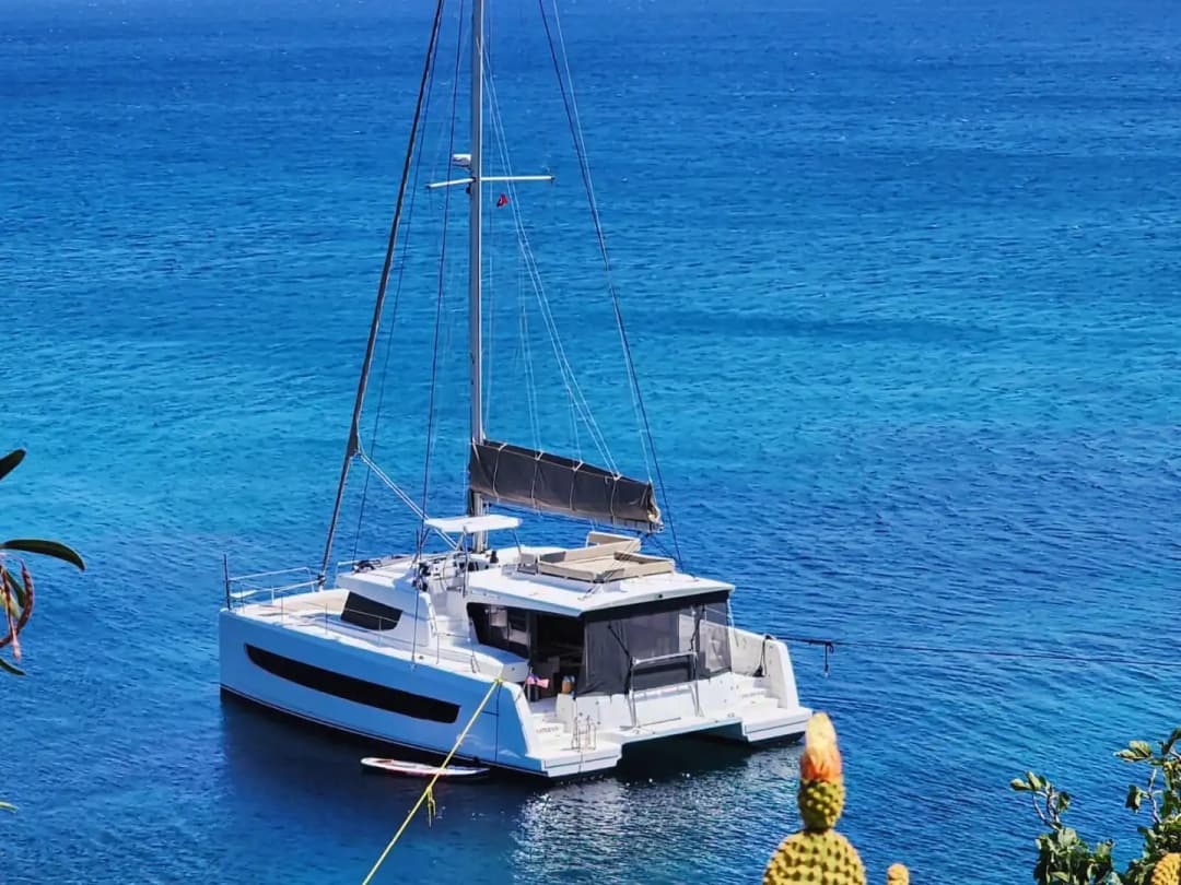 Bodrum’da 14 Metrelik Bali Katamaran ile Lüks Konaklamalı Mavi Tur