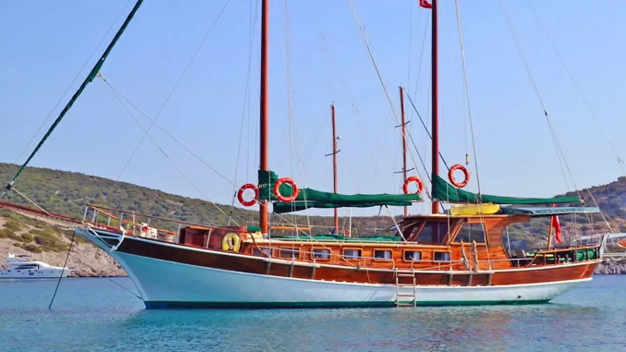 Bodrum'da konaklamalı Tatiller İçin İdeal 3 Kabinli Gulet 2