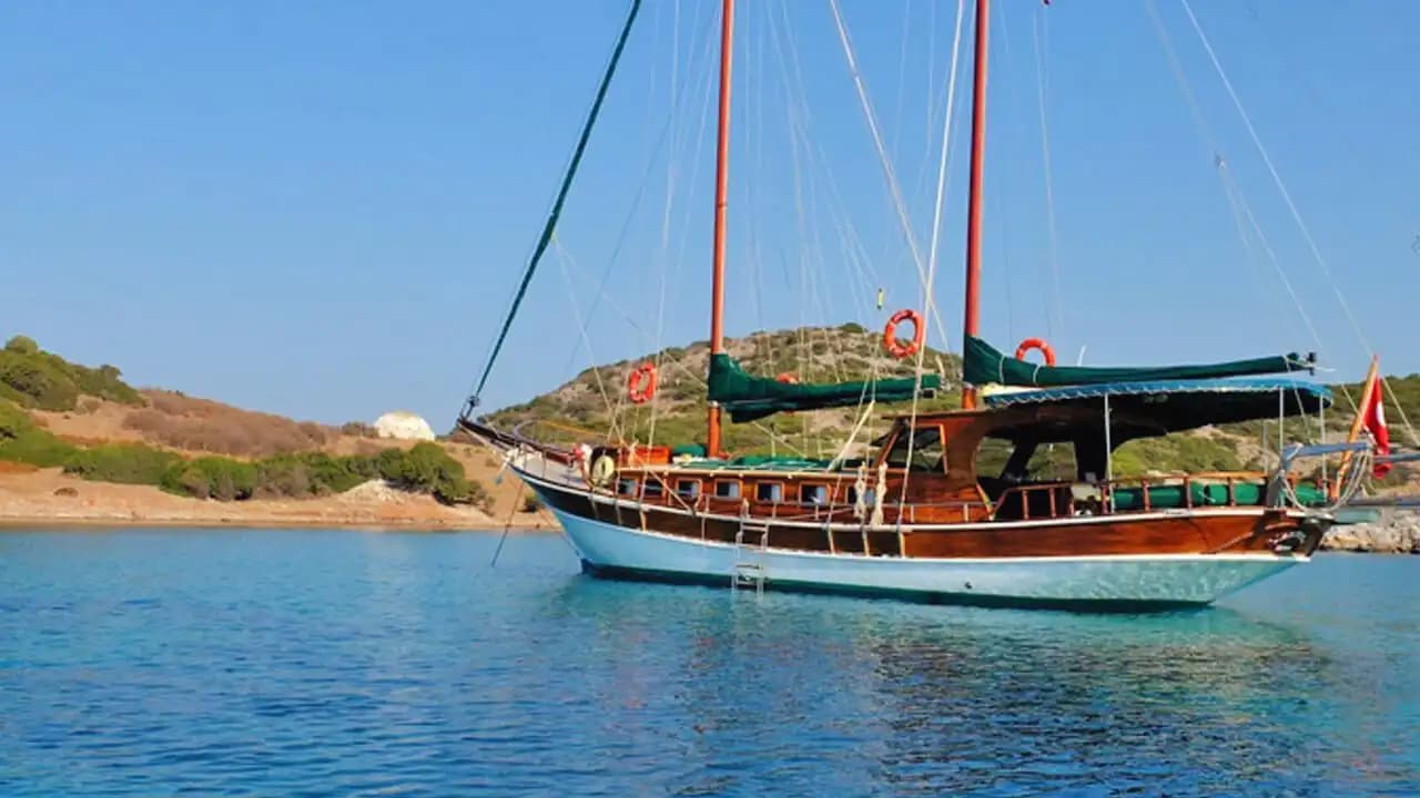 Bodrum'da konaklamalı Tatiller İçin İdeal 3 Kabinli Gulet 4