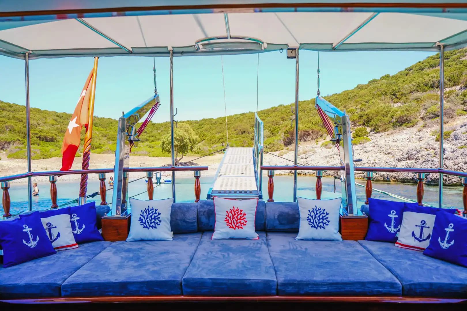 Bodrum’da 17 Metrelik Gulet Tam Donanımıyla Eşsiz Bir Deniz Tatili Sunuyor 11