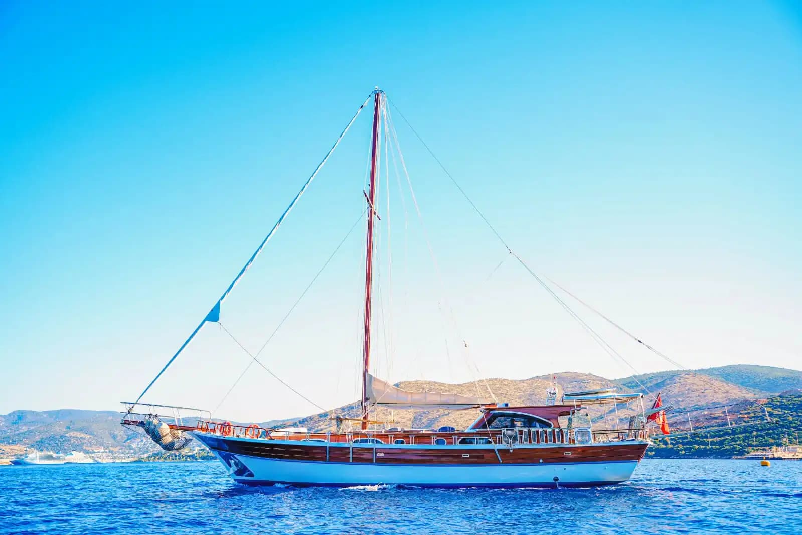 Bodrum’da 17 Metrelik Gulet Tam Donanımıyla Eşsiz Bir Deniz Tatili Sunuyor 3