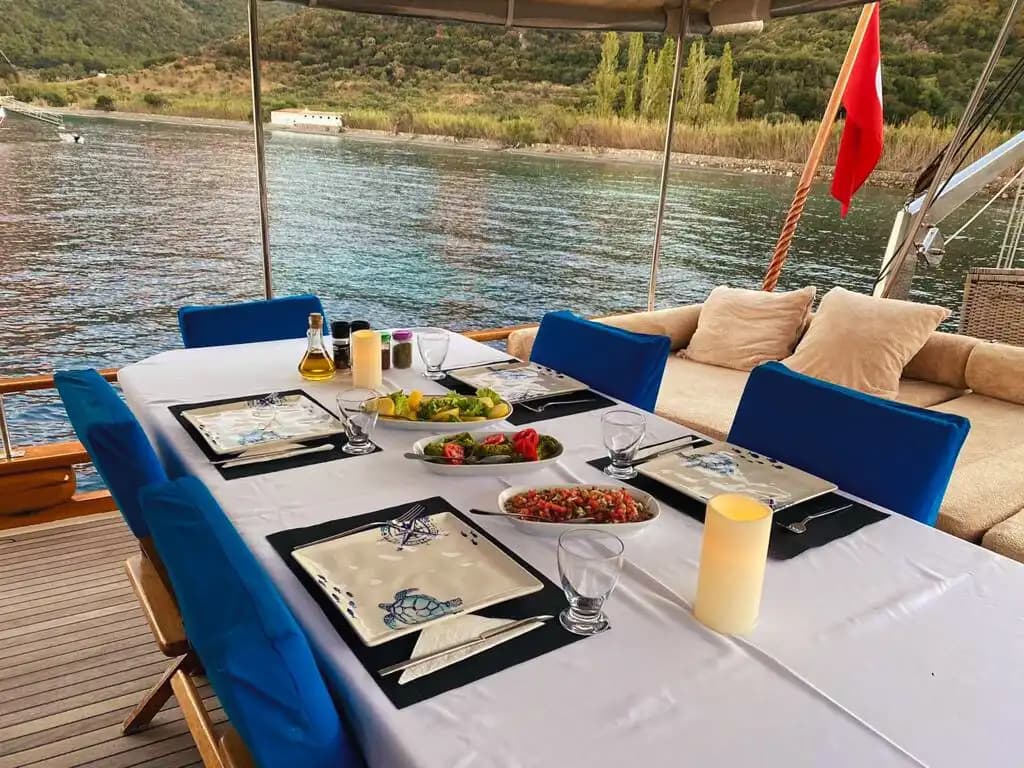 Bodrum'un Enfes Sularında 6 Kabinli Lüks Gulet ile Unutulmaz Deneyim 11