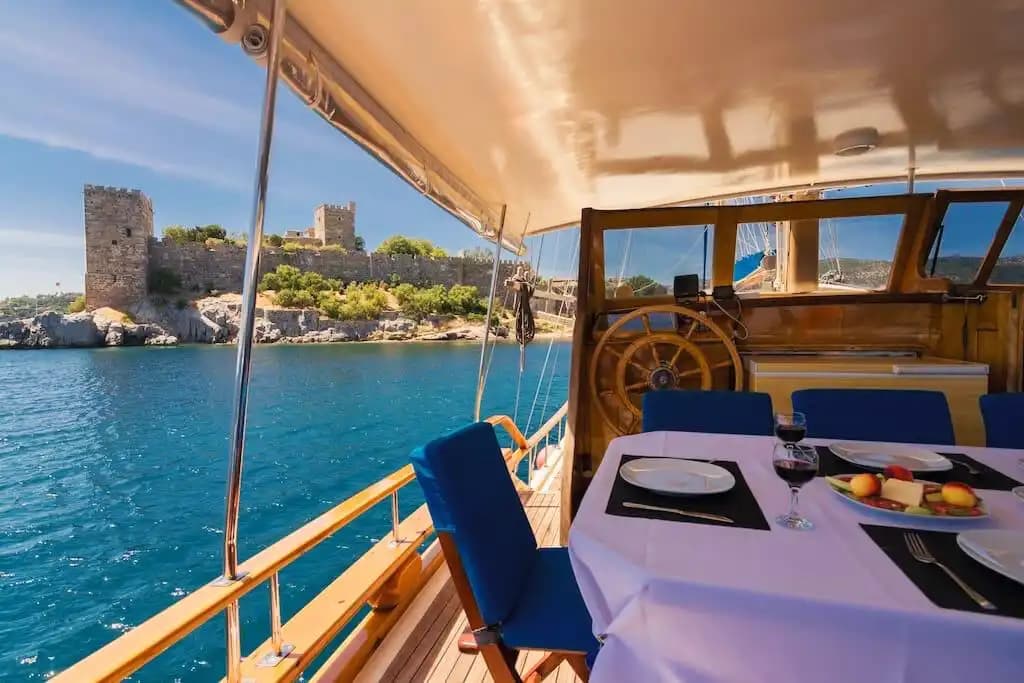 Bodrum'un Enfes Sularında 6 Kabinli Lüks Gulet ile Unutulmaz Deneyim 9