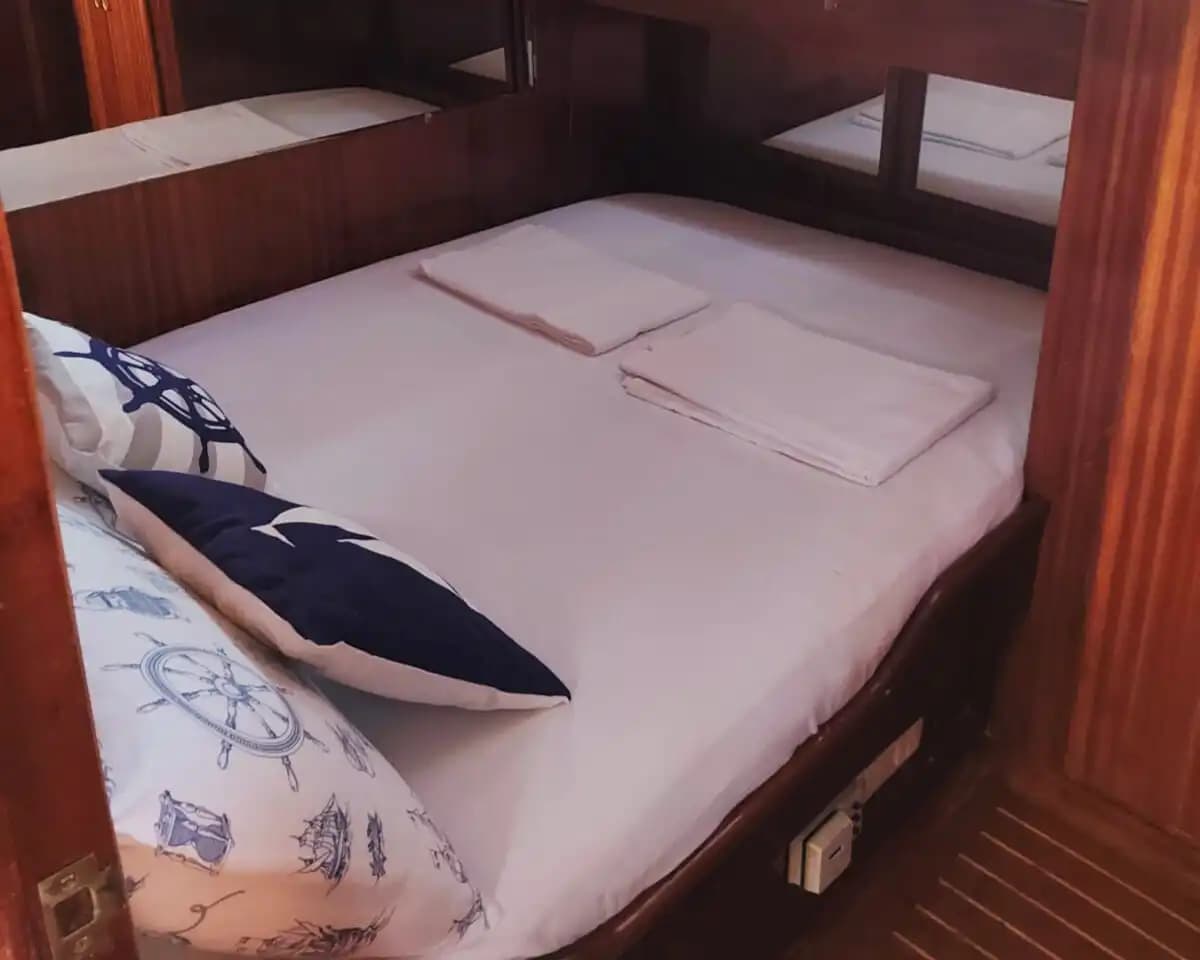 Kuşadası'nda 21 Metrelik Konforlu Gulet ile Masmavi Sularda Eşsiz Deneyimler Keşfedin 8