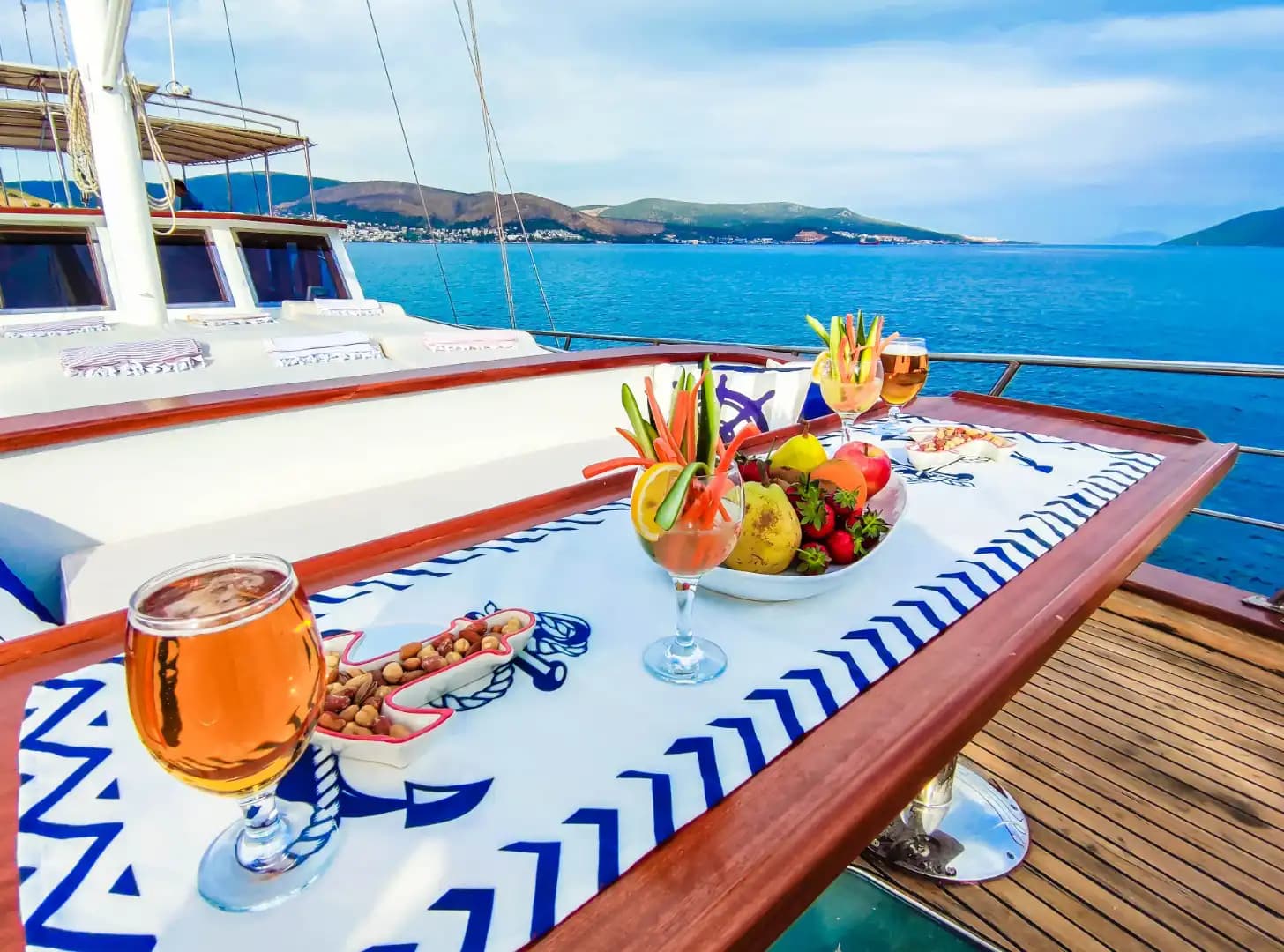 Bodrum'un Göz Alıcı Koylarında, Konforlu 18 Metrelik Gulet ile Unutulmaz Bir Mavi Tur 19