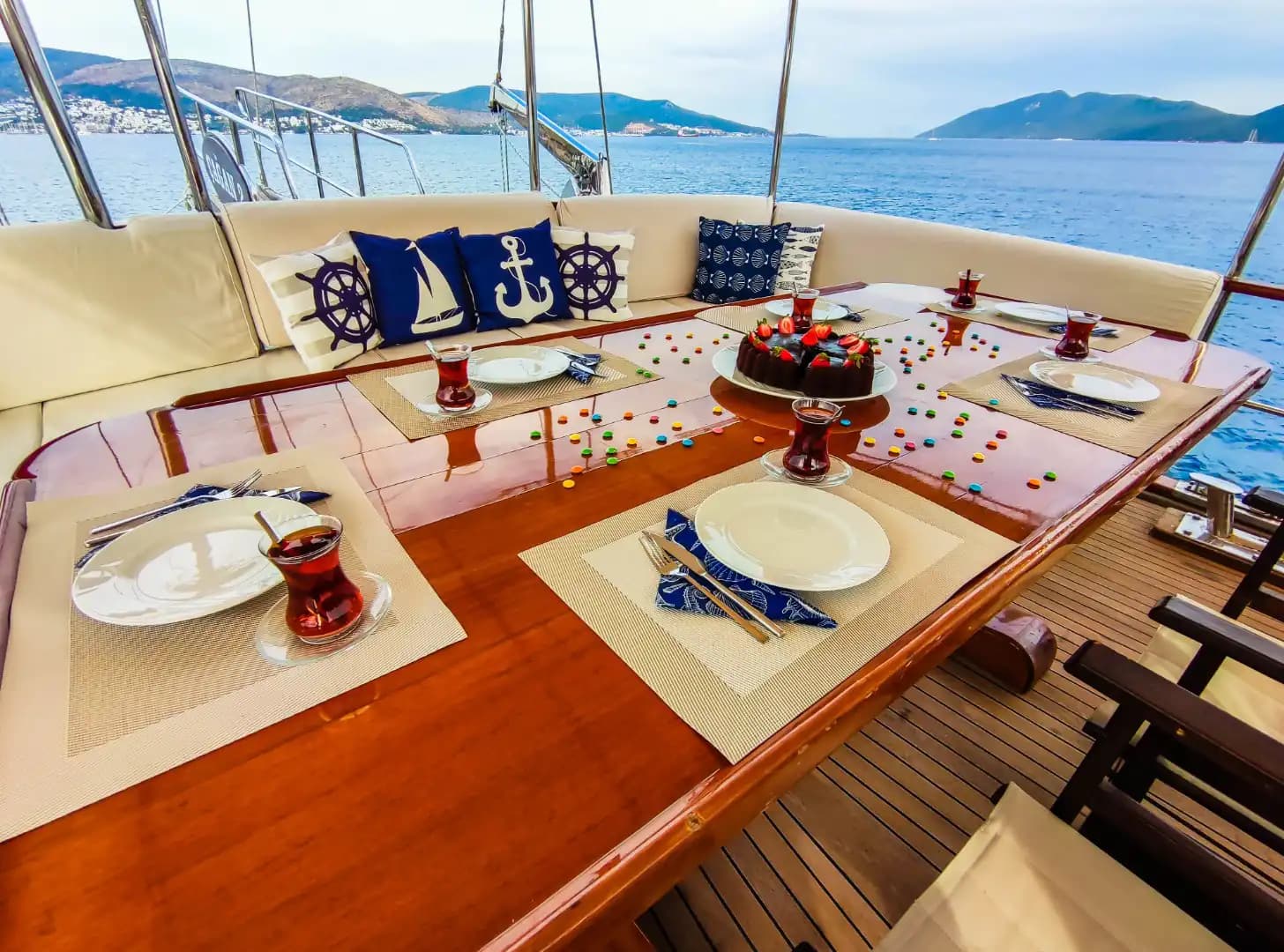 Bodrum'un Göz Alıcı Koylarında, Konforlu 18 Metrelik Gulet ile Unutulmaz Bir Mavi Tur 6