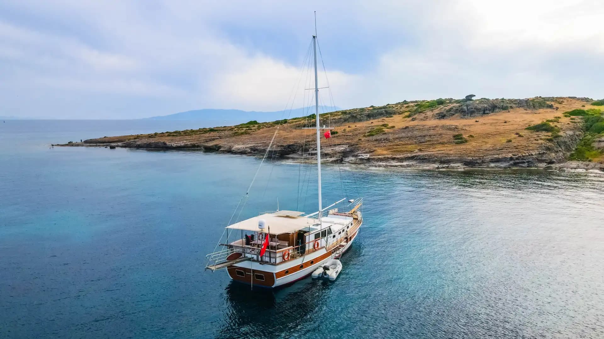Bodrum'un Göz Alıcı Koylarında, Konforlu 18 Metrelik Gulet ile Unutulmaz Bir Mavi Tur 7