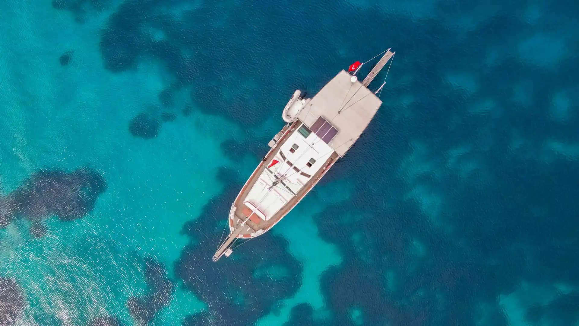 Bodrum'un Göz Alıcı Koylarında, Konforlu 18 Metrelik Gulet ile Unutulmaz Bir Mavi Tur 9