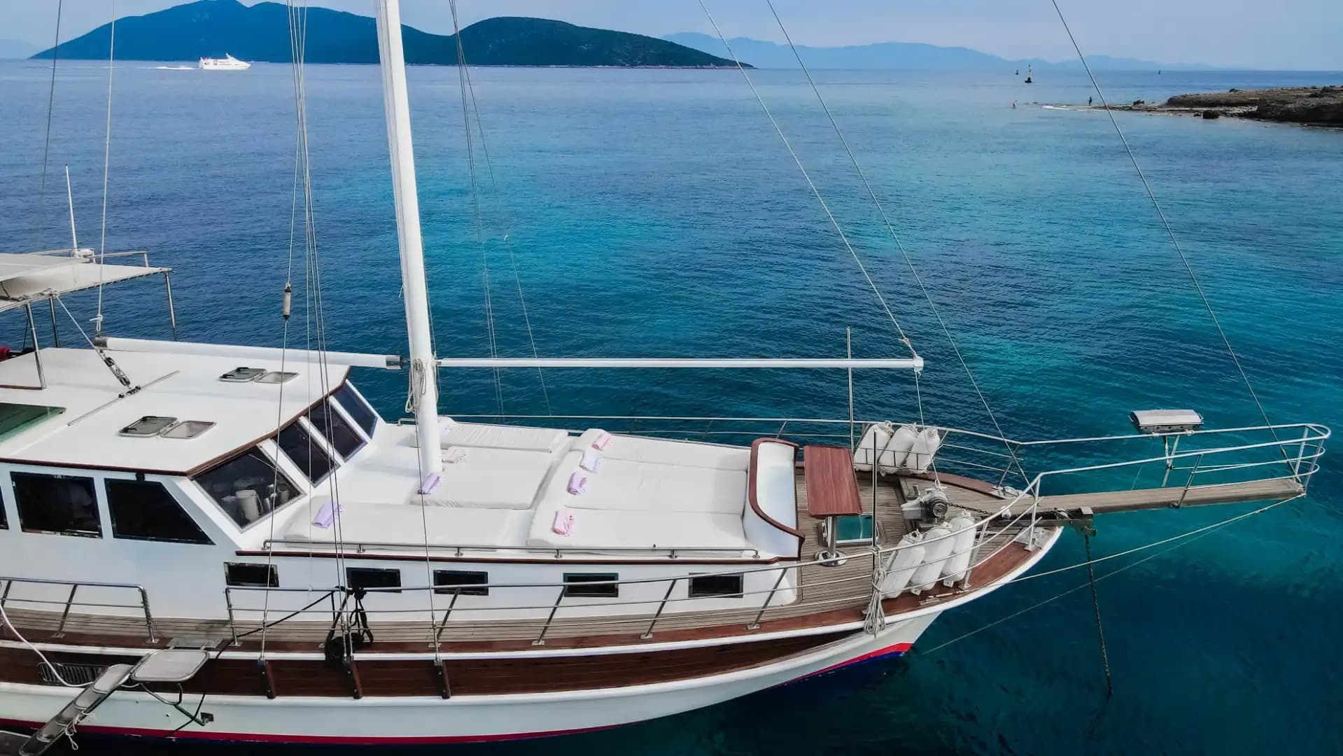 Bodrum'un Göz Alıcı Koylarında, Konforlu 18 Metrelik Gulet ile Unutulmaz Bir Mavi Tur 8