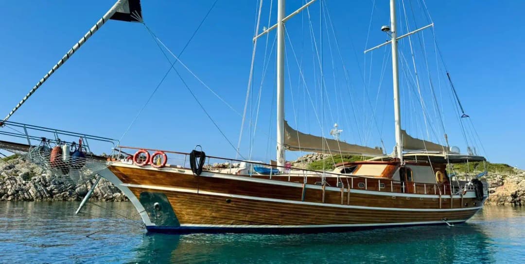 Bodrum'da Masmavi Sularda, 4 Kabinli, 8 Kişilik Şık ve Konforlu Gulet