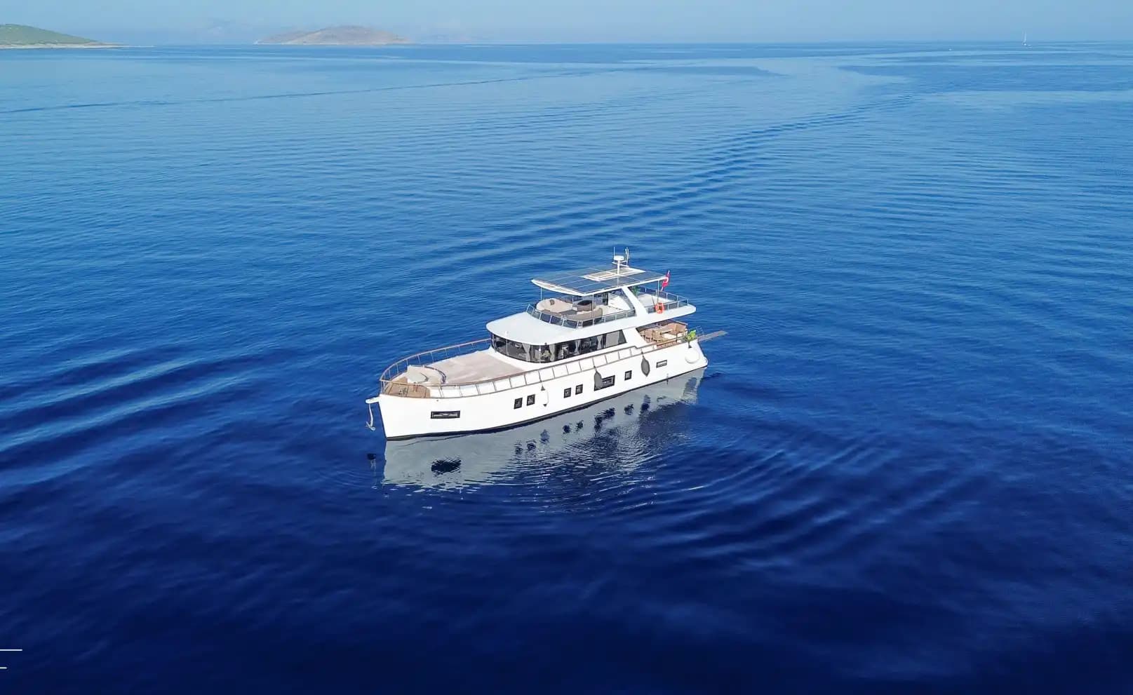 Bodrum'da 21m Lüks Motoryat Kiralama | 4 Kabin 11 Kişi Flybridge Konaklamalı 8