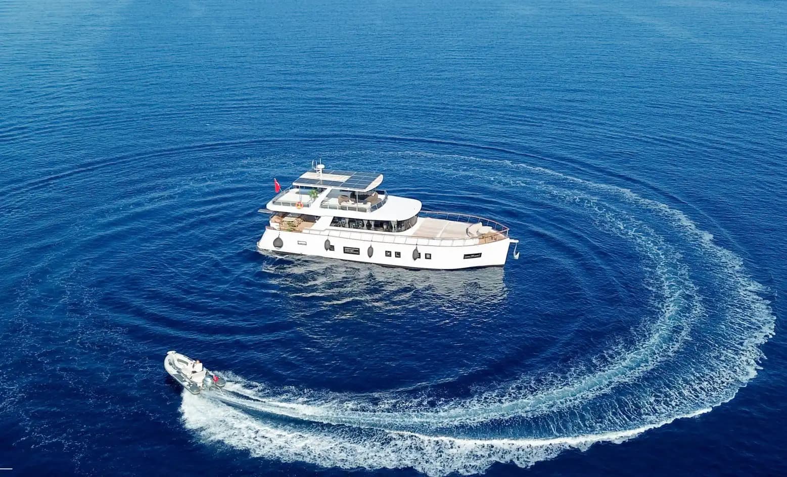 Bodrum'da 21m Lüks Motoryat Kiralama | 4 Kabin 11 Kişi Flybridge Konaklamalı 7