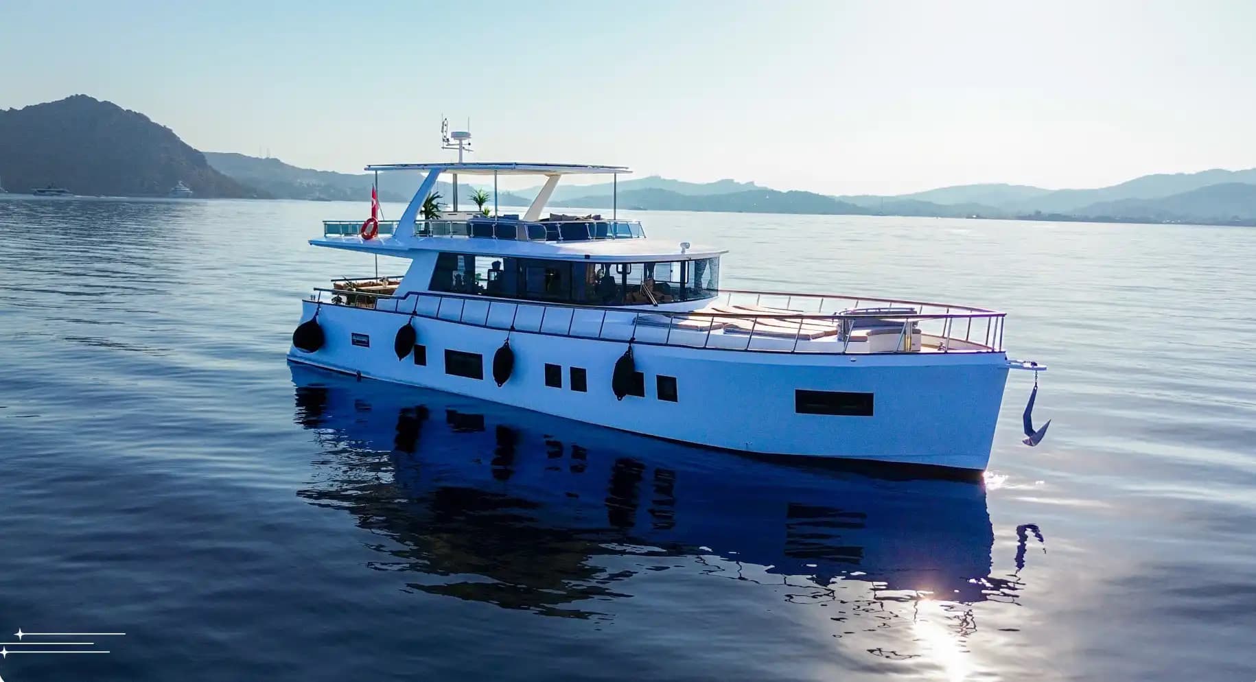 Bodrum'da 21m Lüks Motoryat Kiralama | 4 Kabin 11 Kişi Flybridge Konaklamalı 11