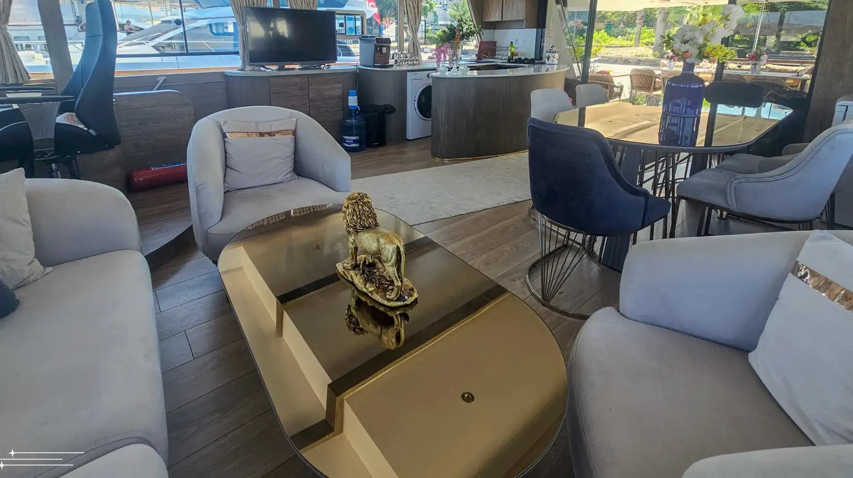 Bodrum'da 21m Lüks Motoryat Kiralama | 4 Kabin 11 Kişi Flybridge Konaklamalı 13