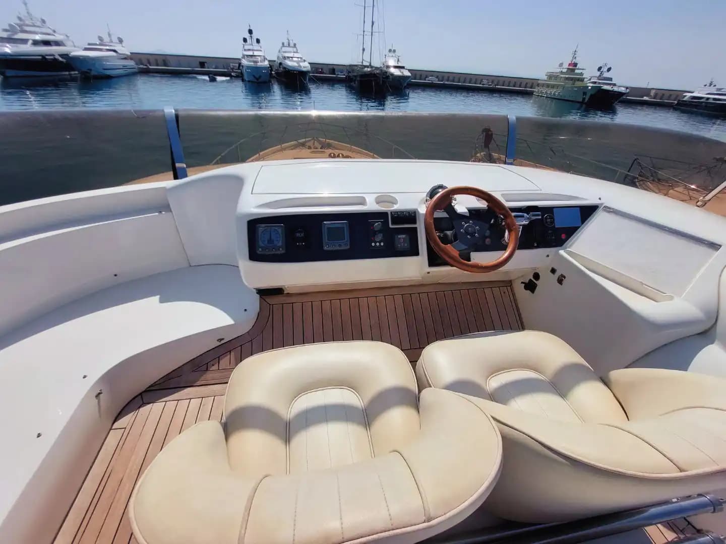 Bodrum’da Etkinliklere Özel, Şık ve Modern Princess Motoryat 16