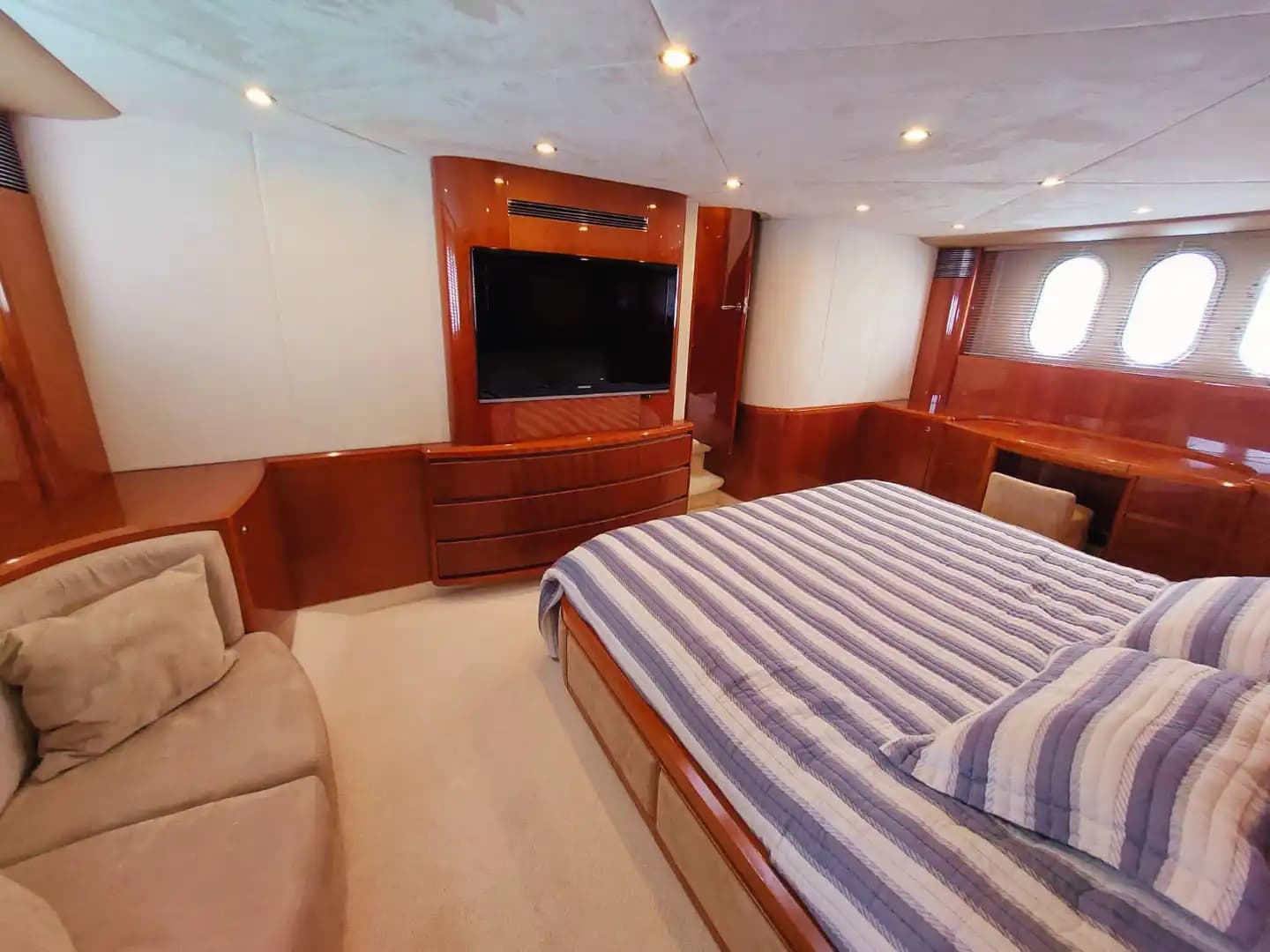 Bodrum’da Etkinliklere Özel, Şık ve Modern Princess Motoryat 22